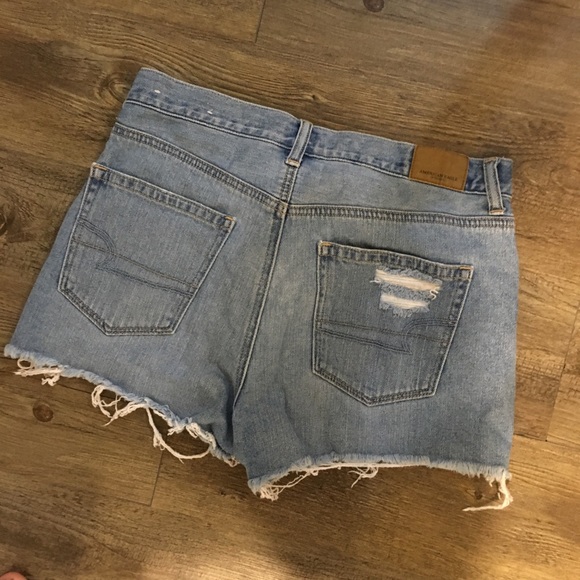 NWOT AEO Mom Jean Shorts - Picture 2 of 2
